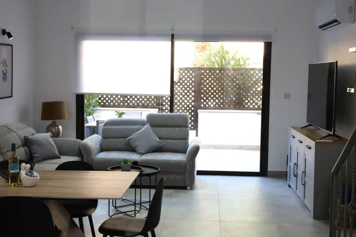 Queens Gardens Paradise Vip, Pool, Mall, Sea Paphos Exterior foto