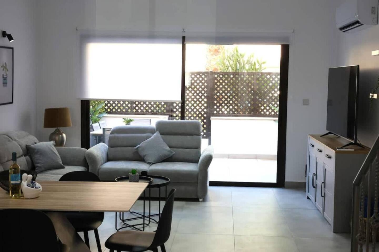 Queens Gardens Paradise Vip, Pool, Mall, Sea Paphos Exterior foto