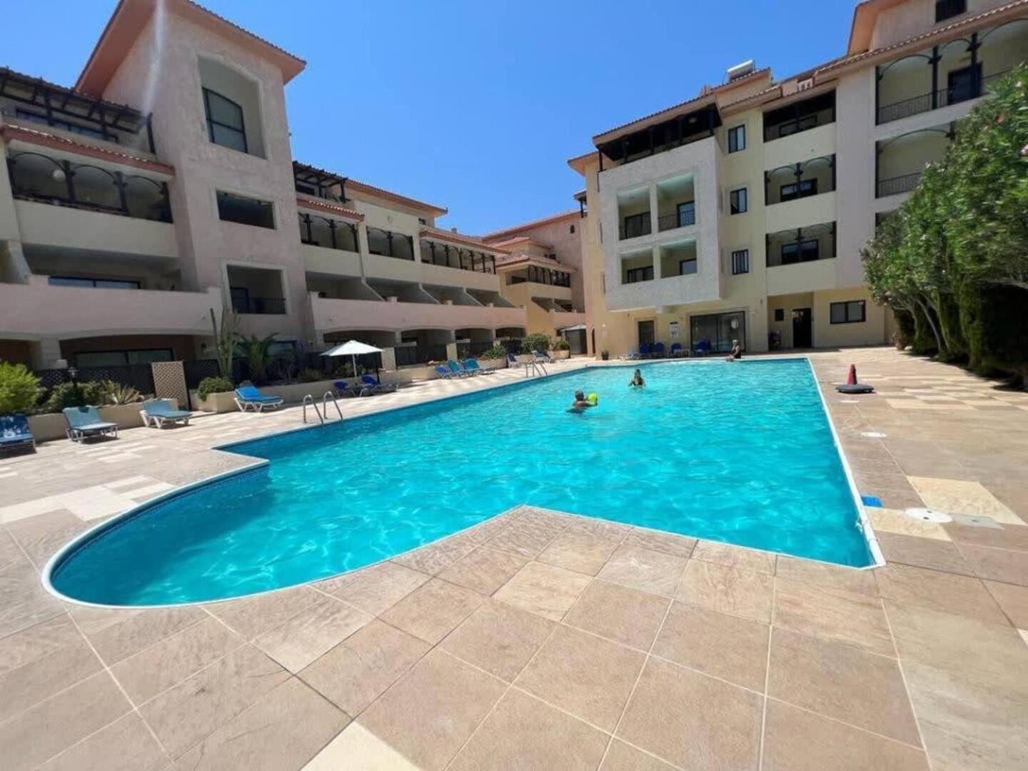 Queens Gardens Paradise Vip, Pool, Mall, Sea Paphos Exterior foto